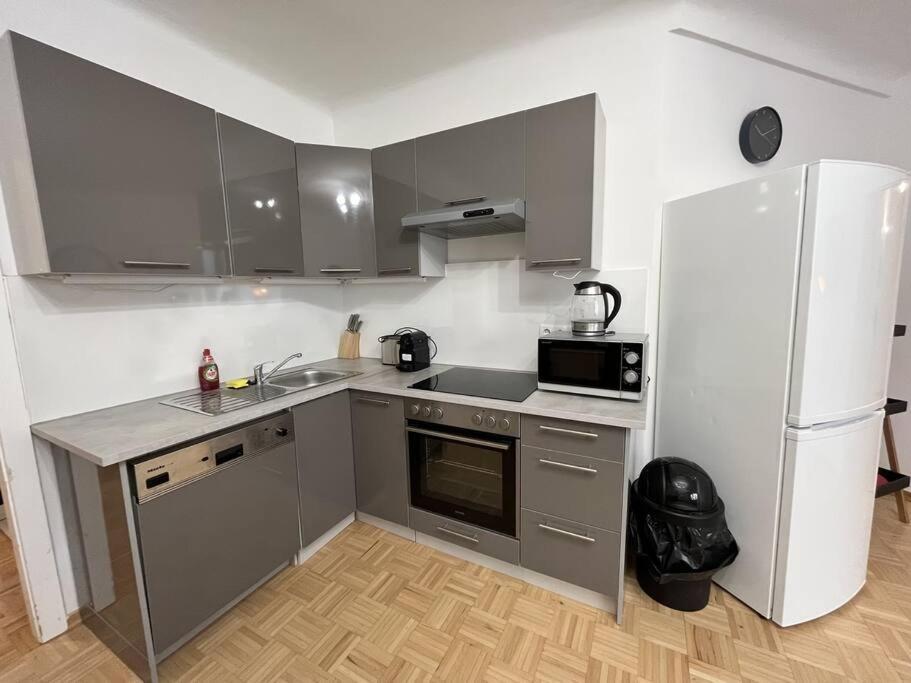 *Luxurious And Spacious Family Apartment* 维也纳 外观 照片